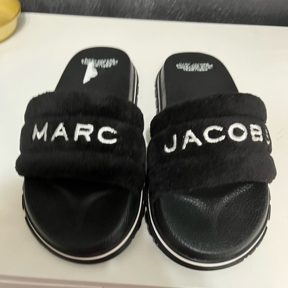 Marc Jacobs terry logo slide - Picture 3 of 5